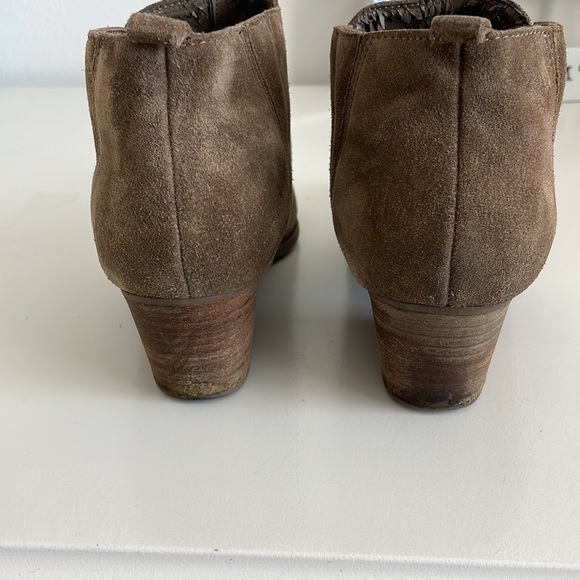 Crown Vintage Women’s Tan Suede Pointed Toe Ankle Booties -Size 8 - Picture 3 of 7